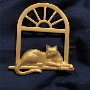 Vintage kitty sitting in the window brooch